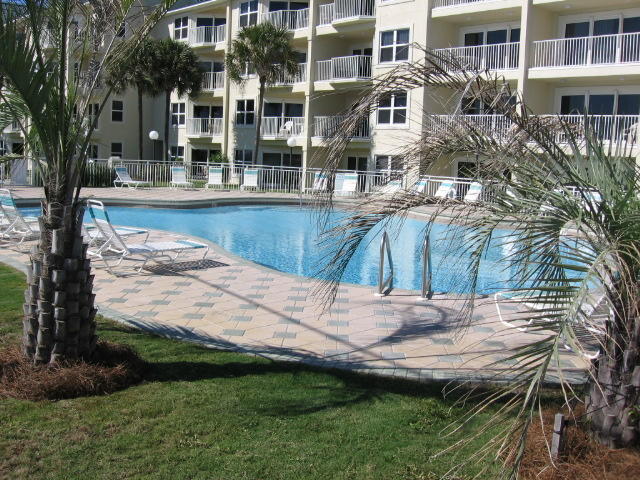 MARAVILLA CONDO 3 - Residential