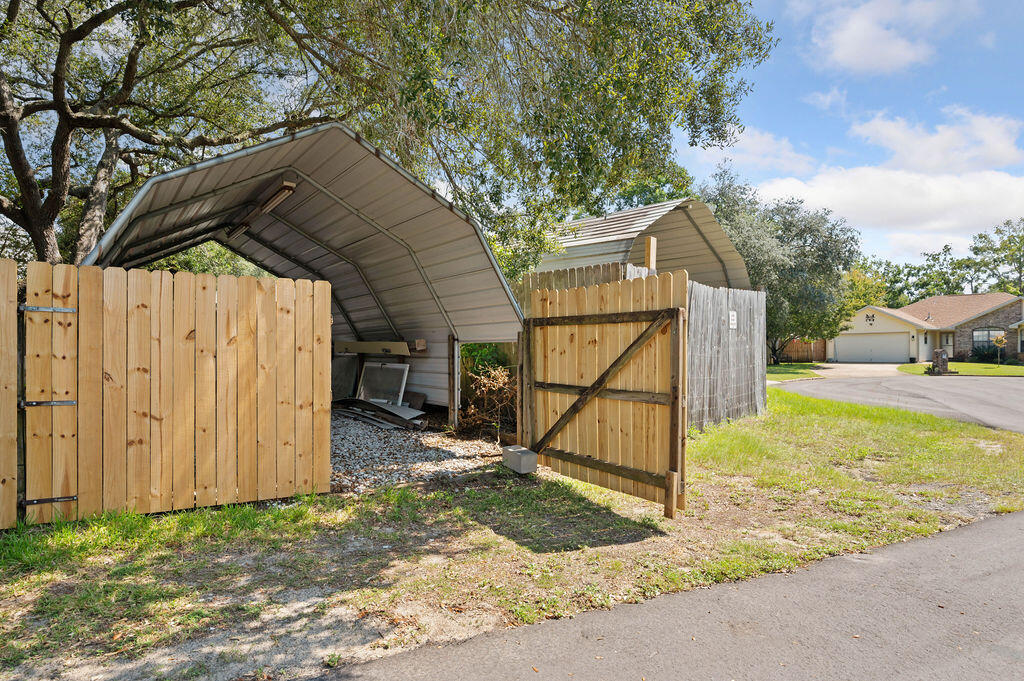 MEADOW WOODS - Residential