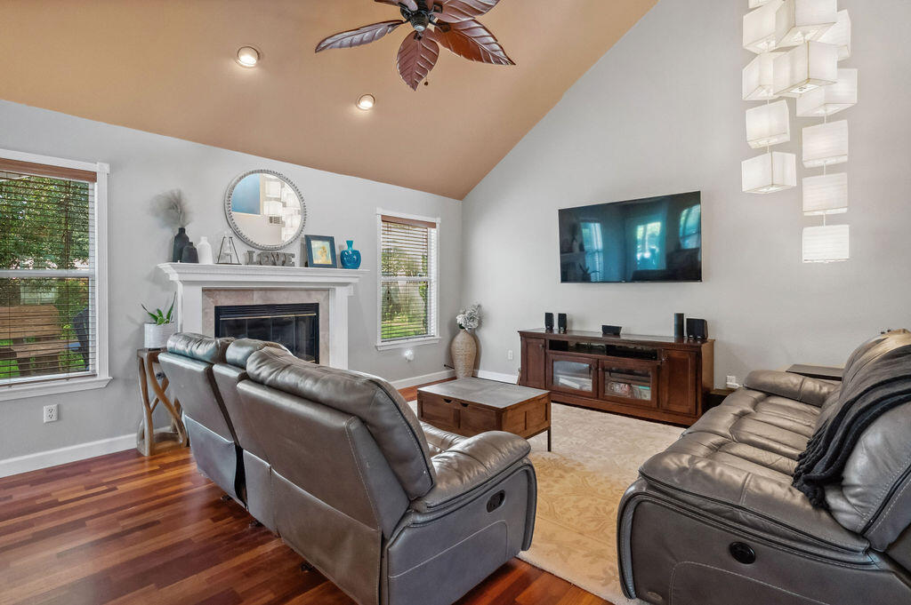 MEADOW WOODS - Residential