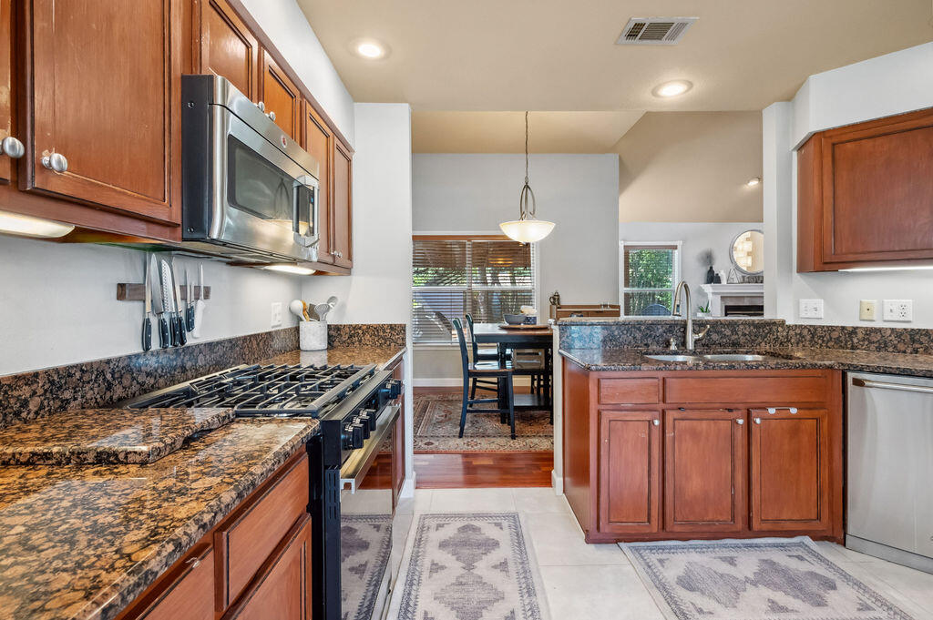 MEADOW WOODS - Residential