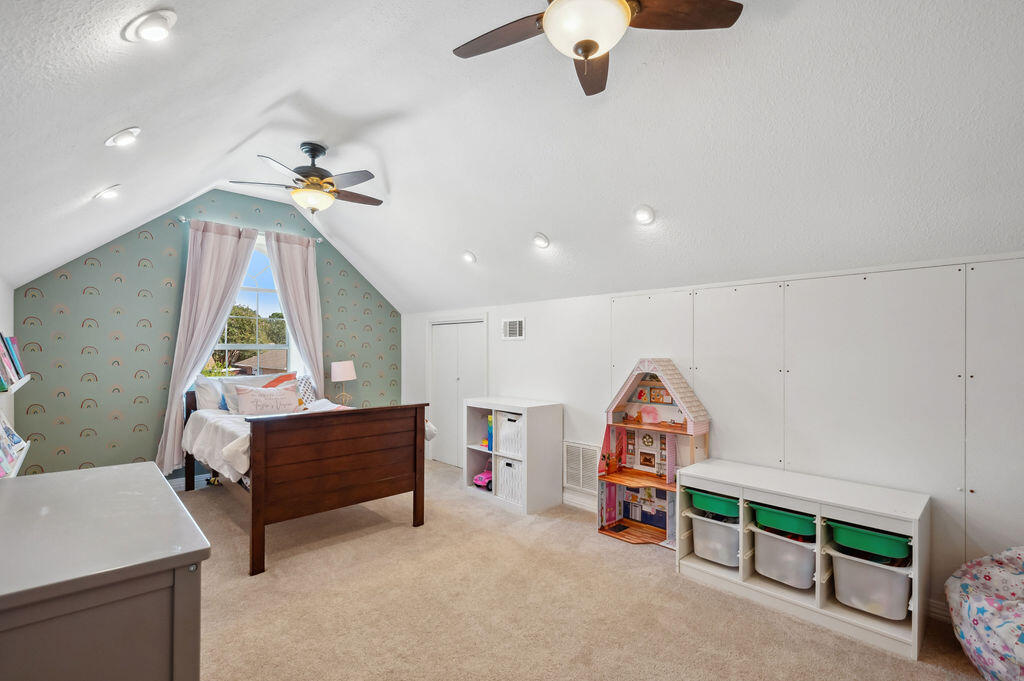 MEADOW WOODS - Residential