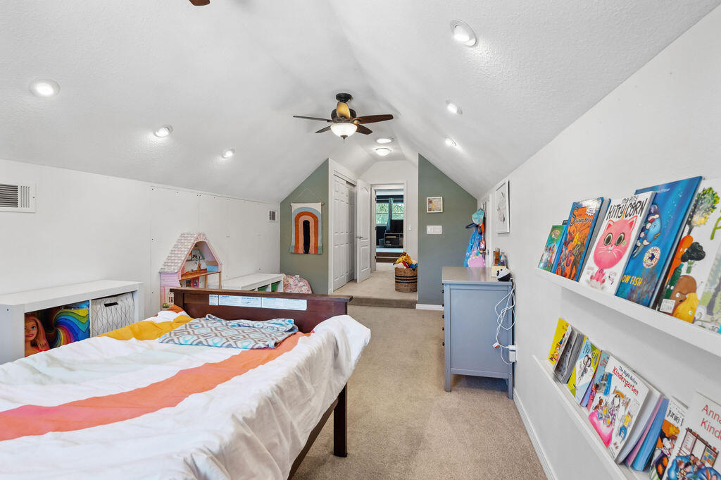 MEADOW WOODS - Residential