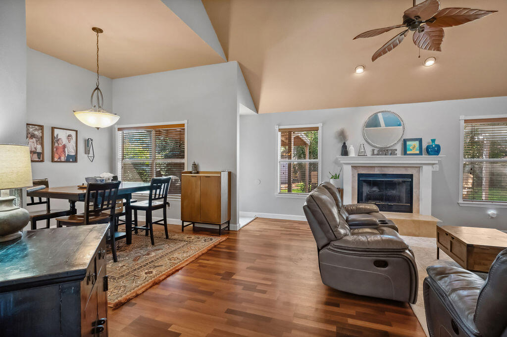 MEADOW WOODS - Residential