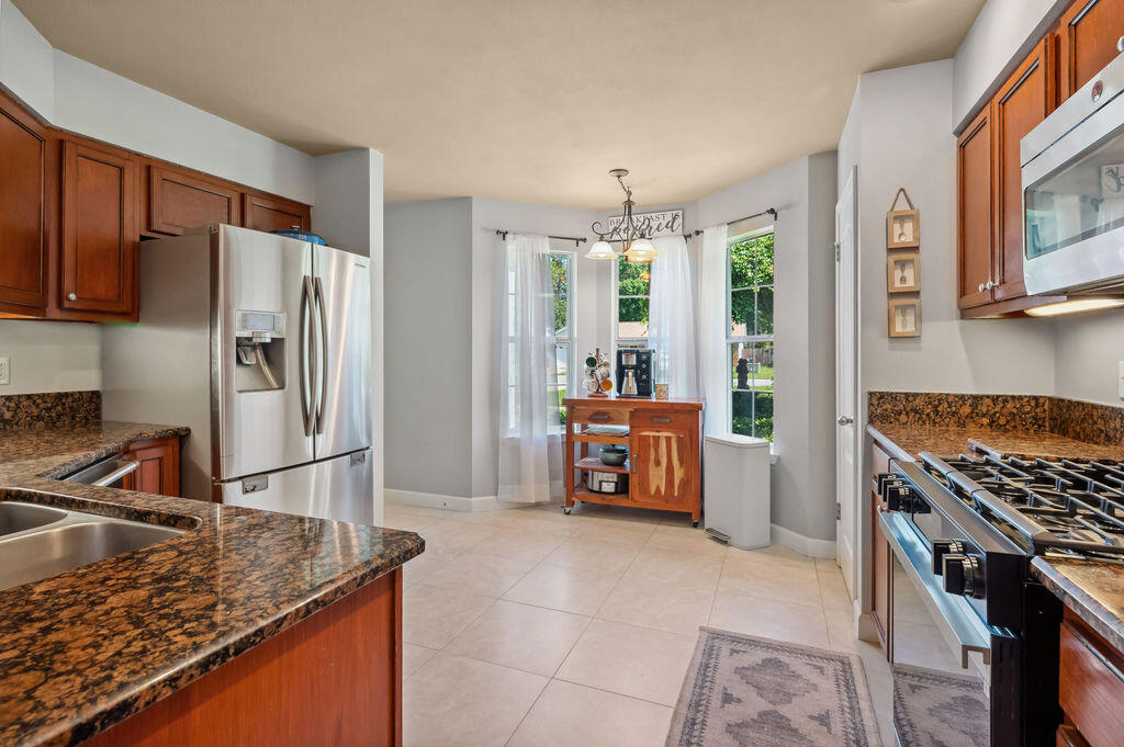 MEADOW WOODS - Residential