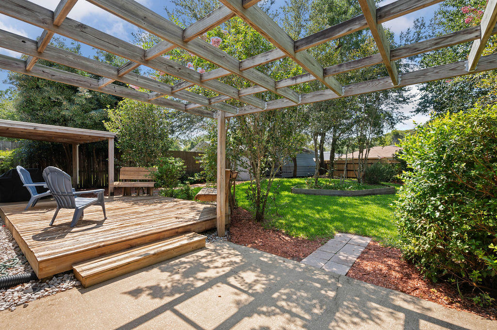 MEADOW WOODS - Residential