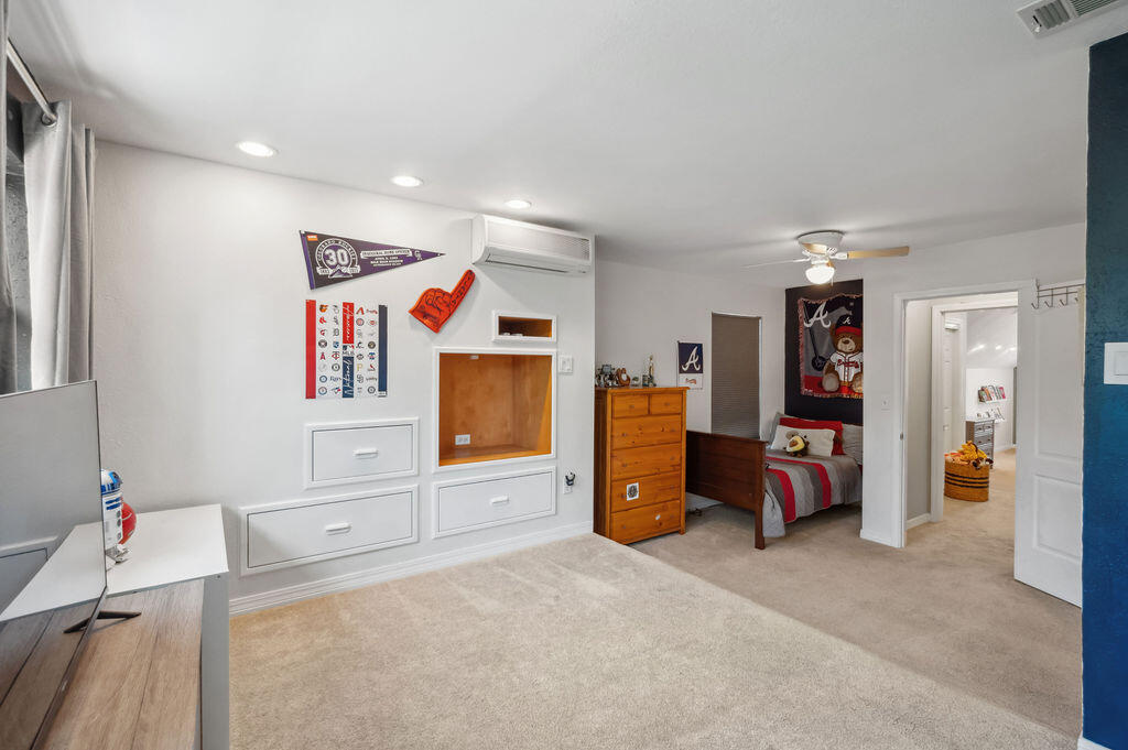 MEADOW WOODS - Residential