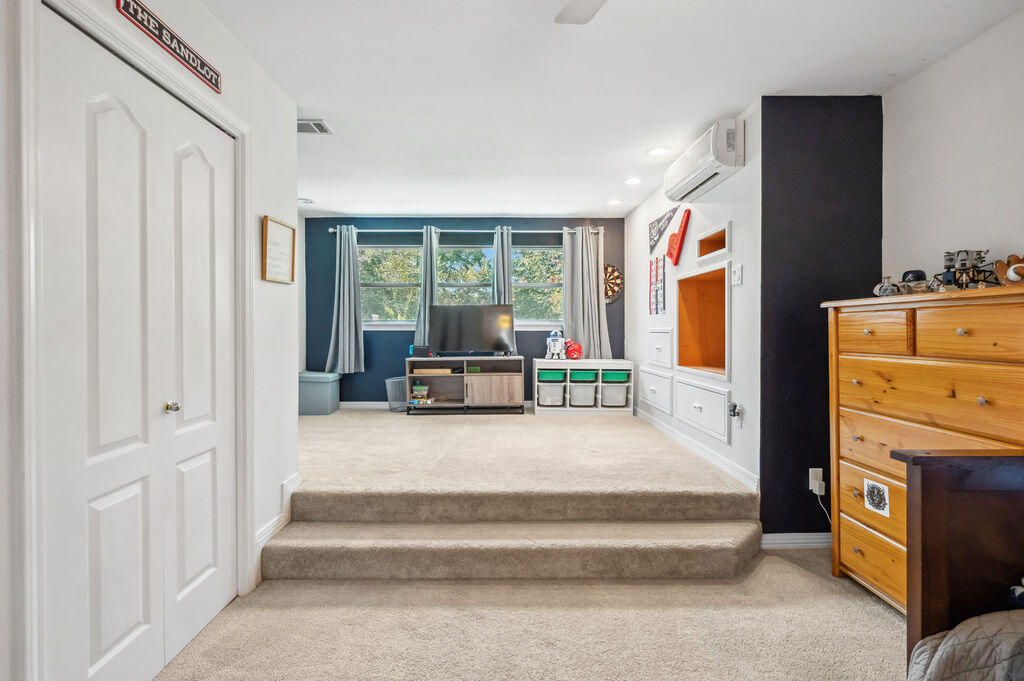 MEADOW WOODS - Residential