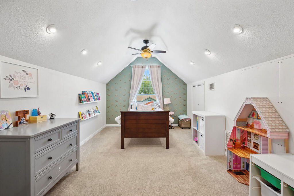 MEADOW WOODS - Residential