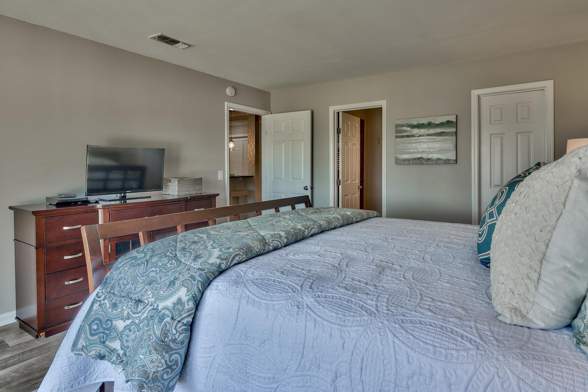 HARBOUR POINT CONDO - Residential