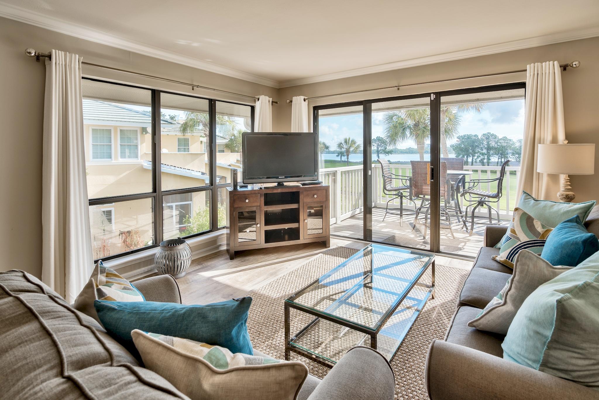 HARBOUR POINT CONDO - Residential