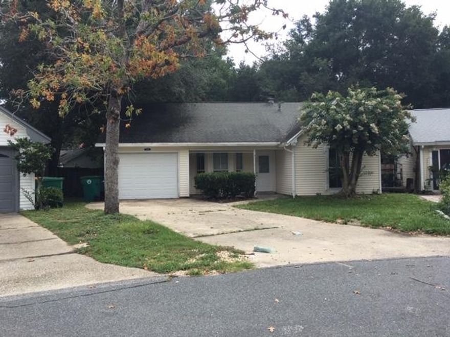 Nice home in the heart of Blue Water Bay,open floor plan, wood burning fireplace in living room vaulted ceilings, large attached screen porch. one car garage, NO refrigerator in unit, older refer in garage a tenant could use, not warrenteed.Large fenced back yard. Sorry no pets allowed.