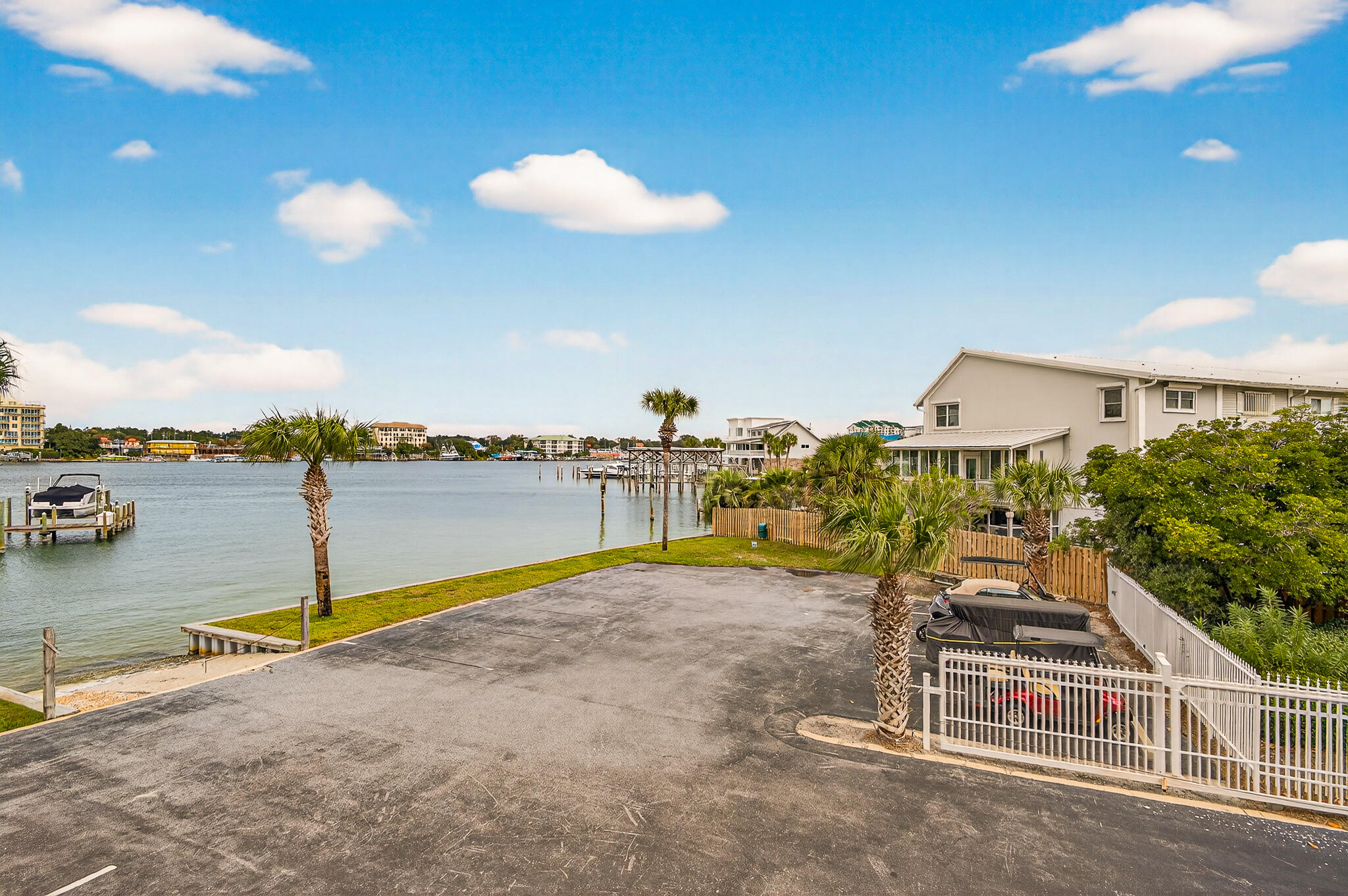 SUN KING TOWERS PH 1 - Residential