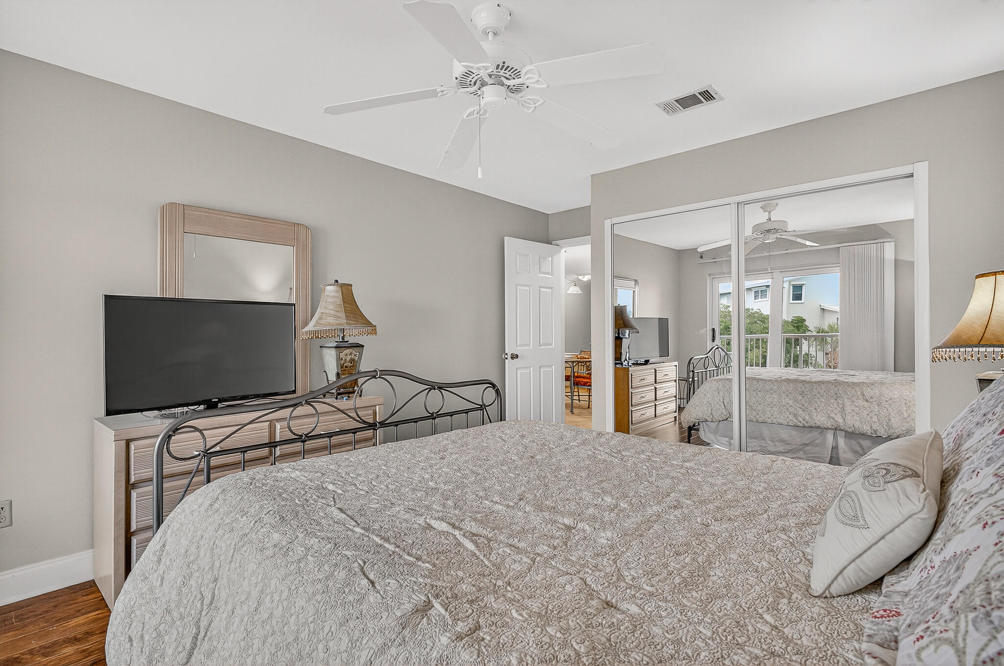 SUN KING TOWERS PH 1 - Residential