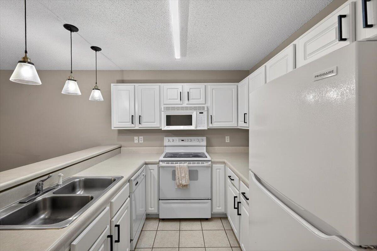 OAK PARK TOWNHOMES - Residential