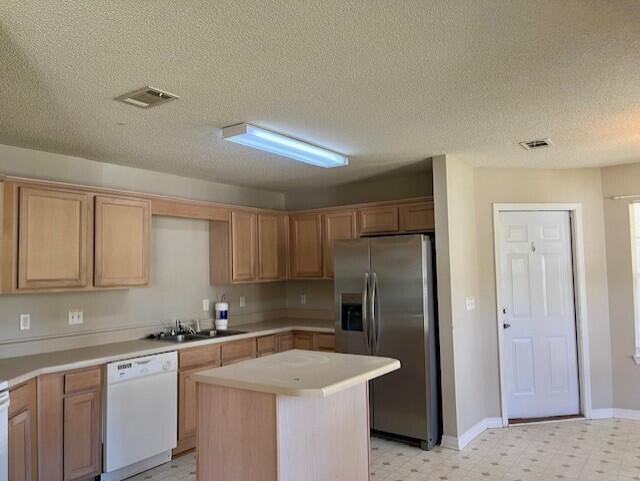 SHADOW LAKES - Residential Lease