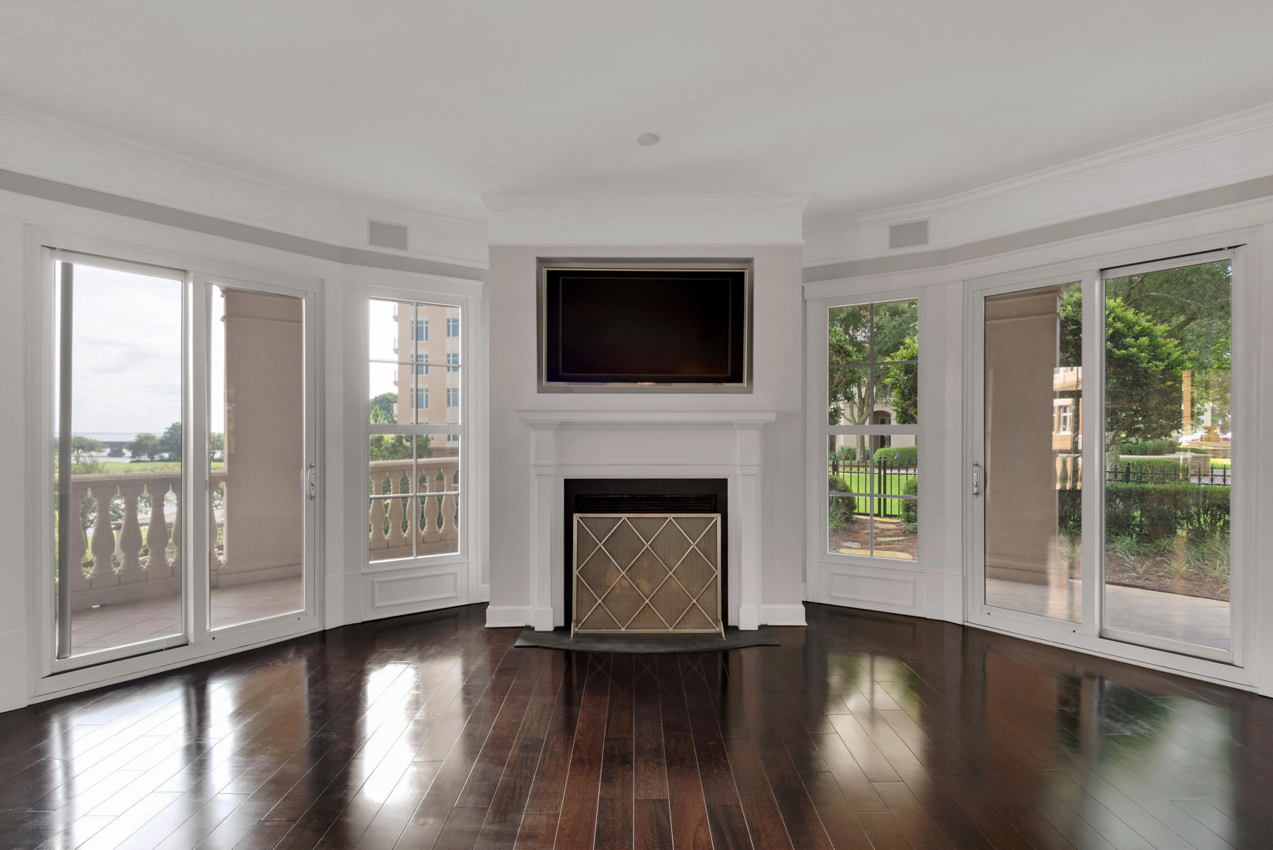 ONE WATER PLACE AT KELLY PLANTATION - Residential