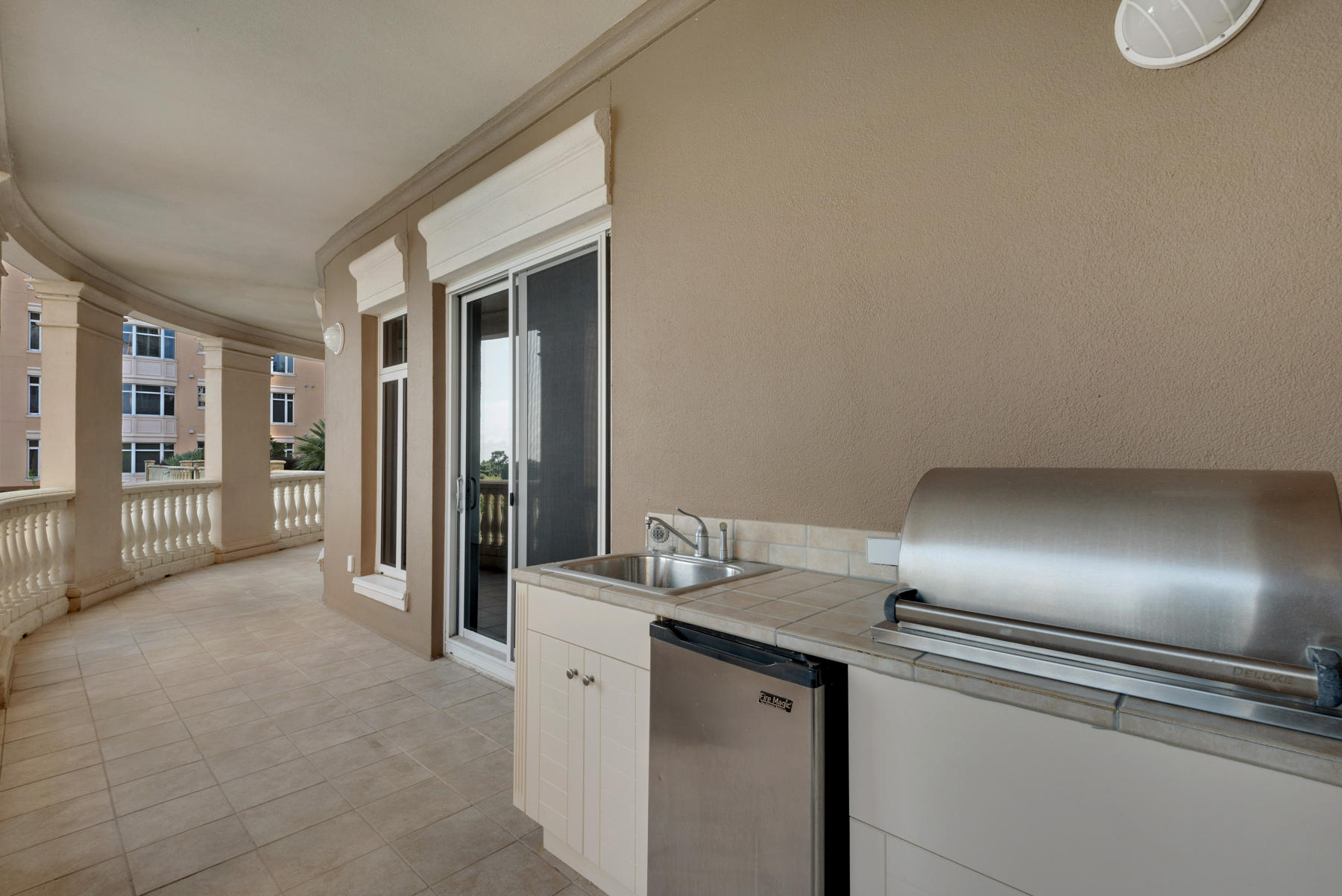 ONE WATER PLACE AT KELLY PLANTATION - Residential