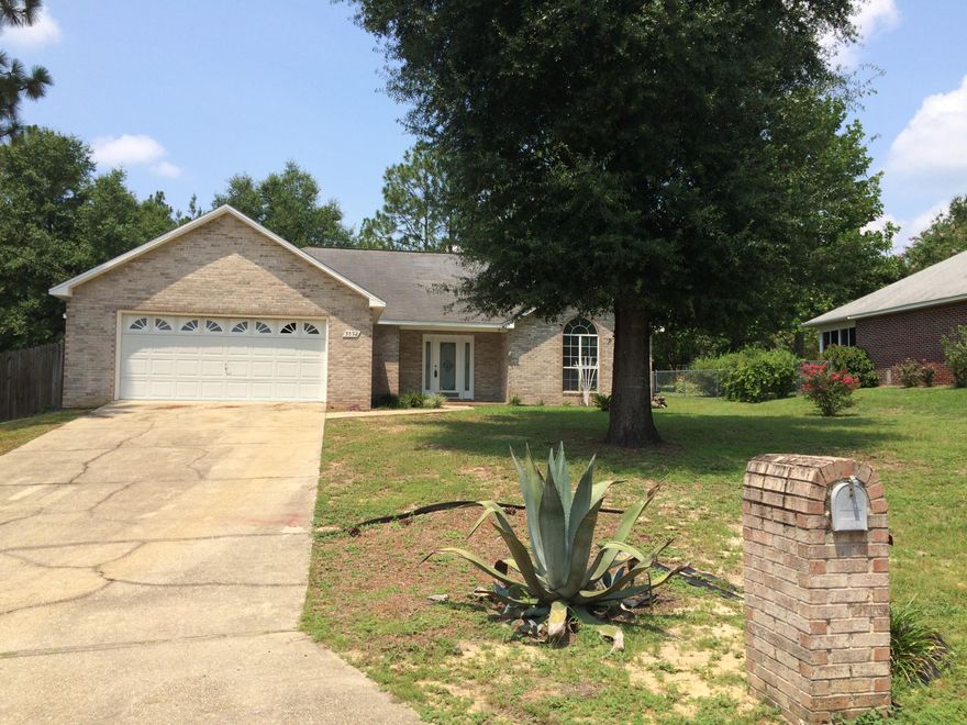 REO Super Value! RECENTLY UPGRADED SPACIOUS 3/2/2 HOME LOCATED IN FOXWORTH EST S/D WITH AN OPEN & SPLIT FLOOR PLAN AND A LARGE FULLY FENCED YARD THAT BACKS UP TO A WOOD LINE FOR ADDITIONAL PRIVACY. THIS BEAUTIFUL HOME SITS ON A CUL-DE-SAC AND OFFERS NEW CARPET, NEW VINYL FLOORING, FRESH PAINT THROUGHOUT AND MORE...A MUST SEE!! THE LARGE UTILITY ROOM OFFERS A BASIN SINK AND CAN BE ACCESSED DIRECTLY FROM THE 2 CAR GARAGE.