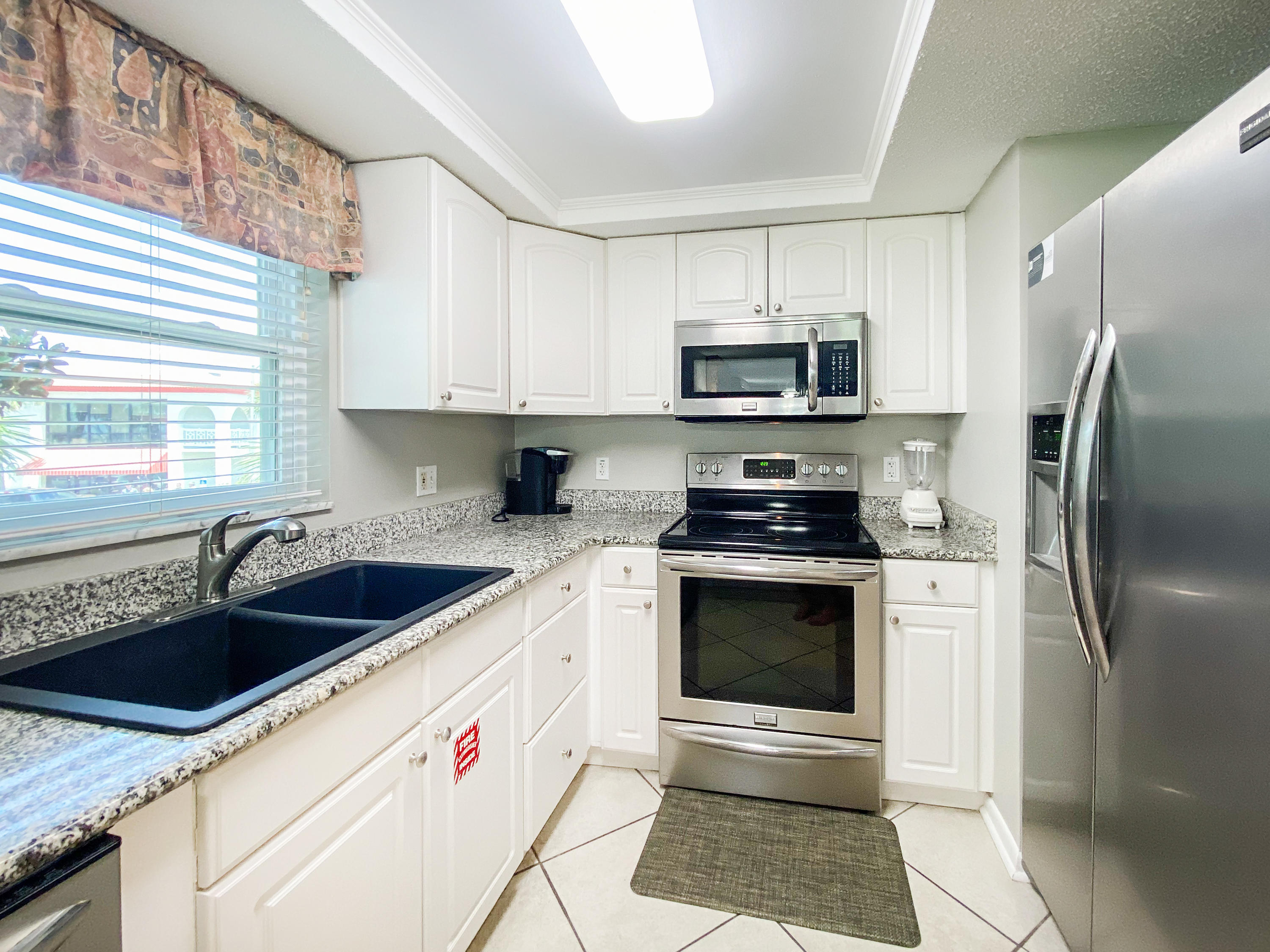 EL MATADOR CONDO - Residential