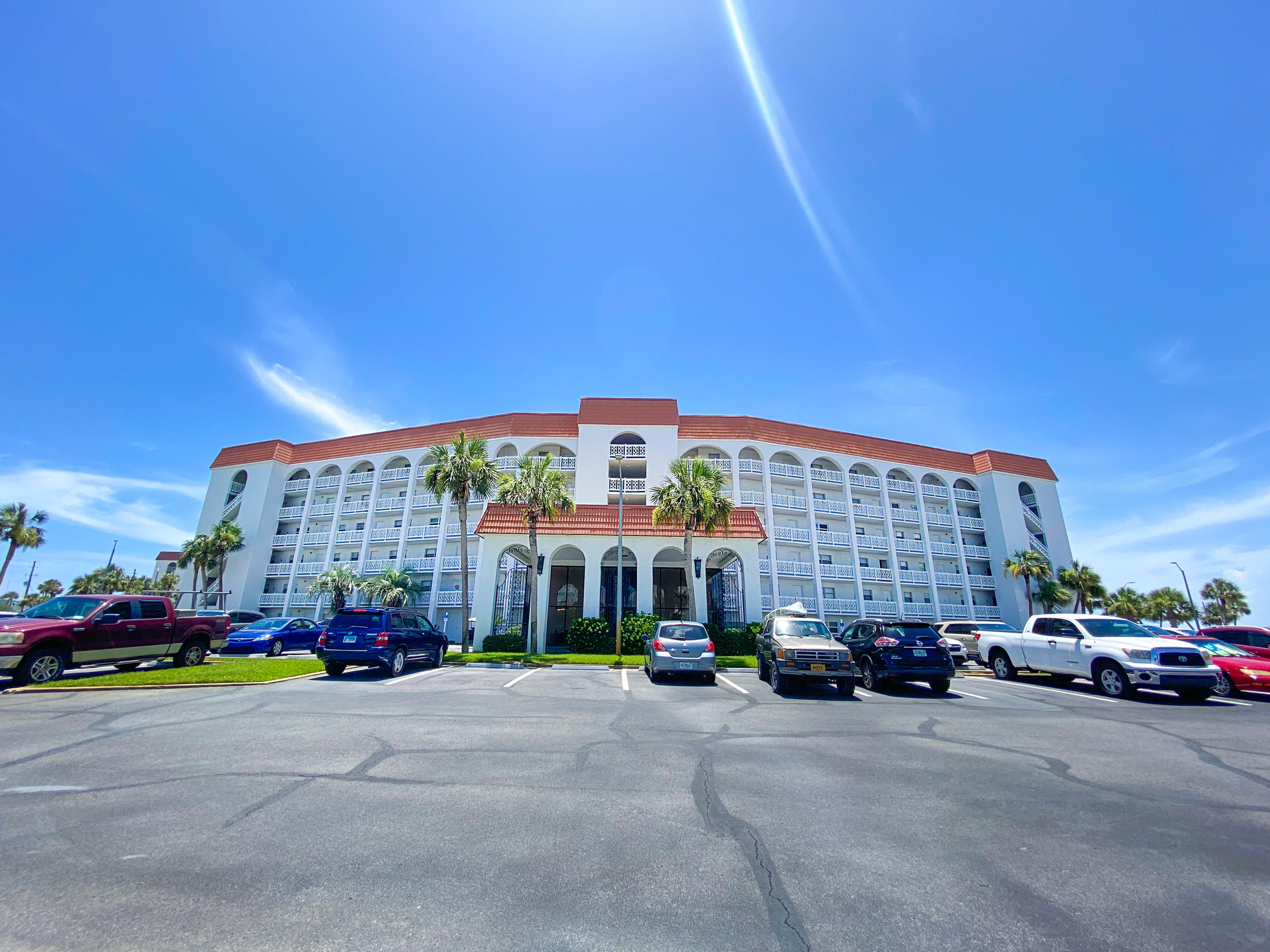 EL MATADOR CONDO - Residential