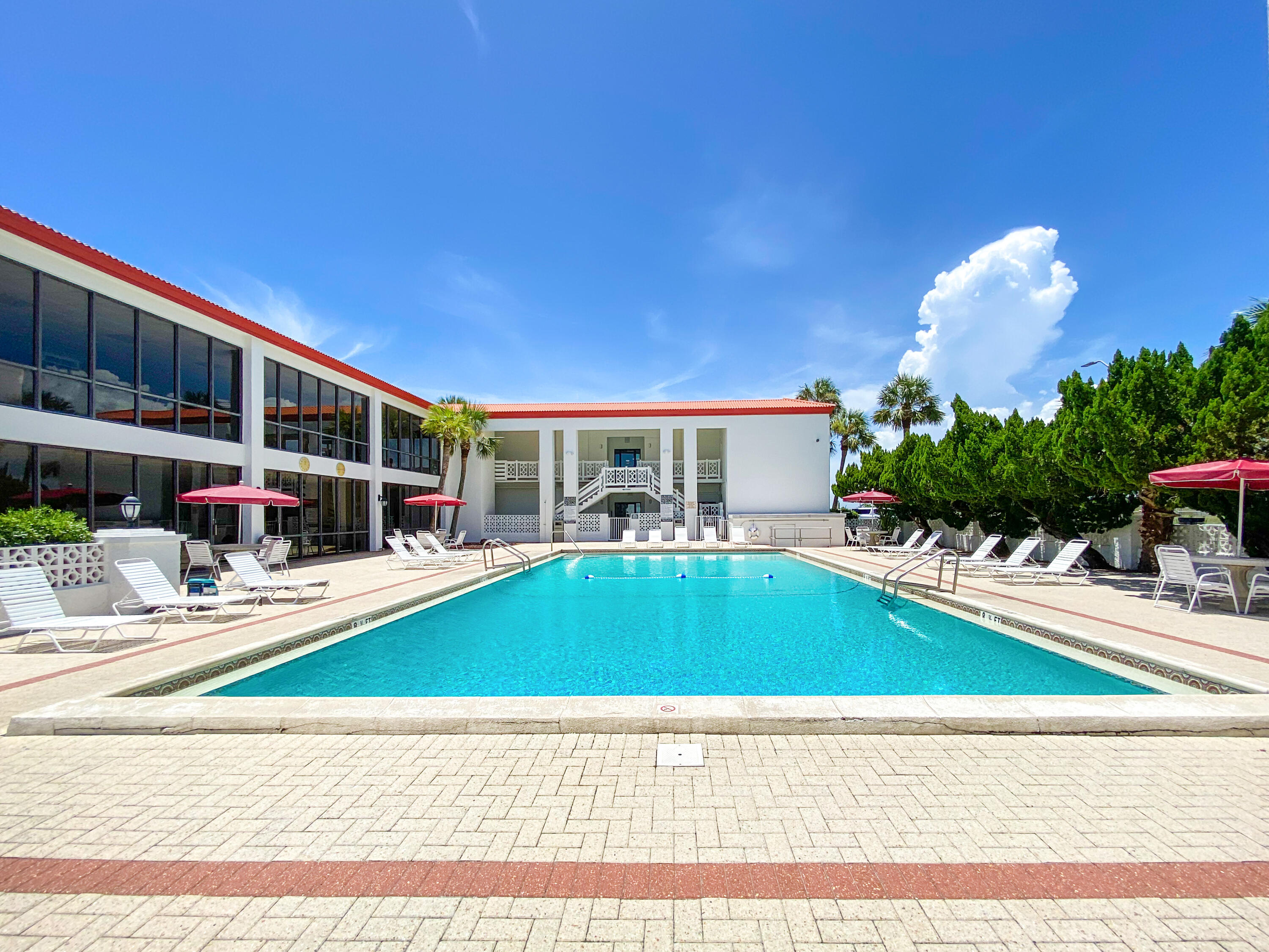 EL MATADOR CONDO - Residential