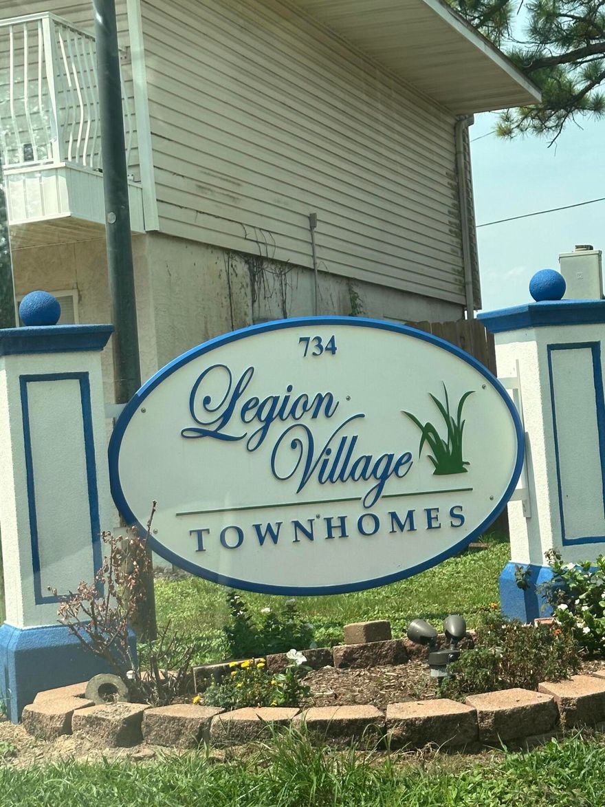 Remodeled and move in ready. Entered for coms purposes