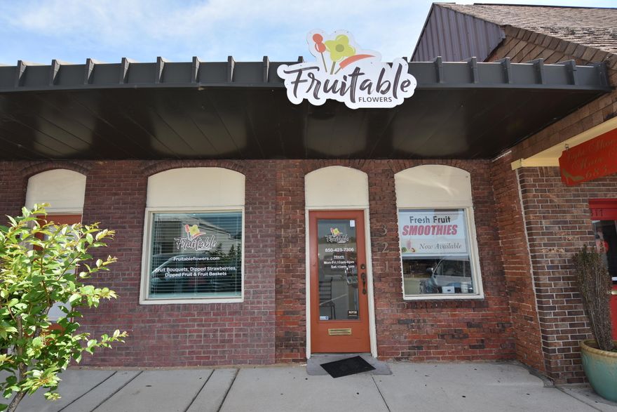 Great location for this property just one block from the new Okaloosa County Courthouse. Current tenant is Fruitable Flowers.