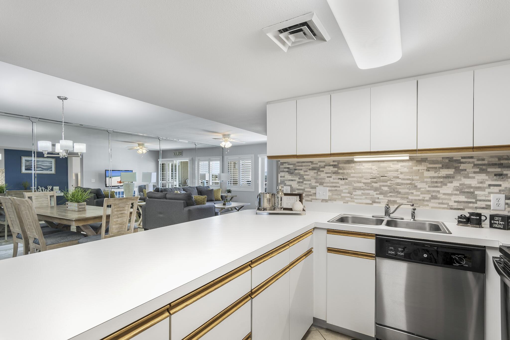 HOLIDAY SURF & RACQUET CLUB - Residential