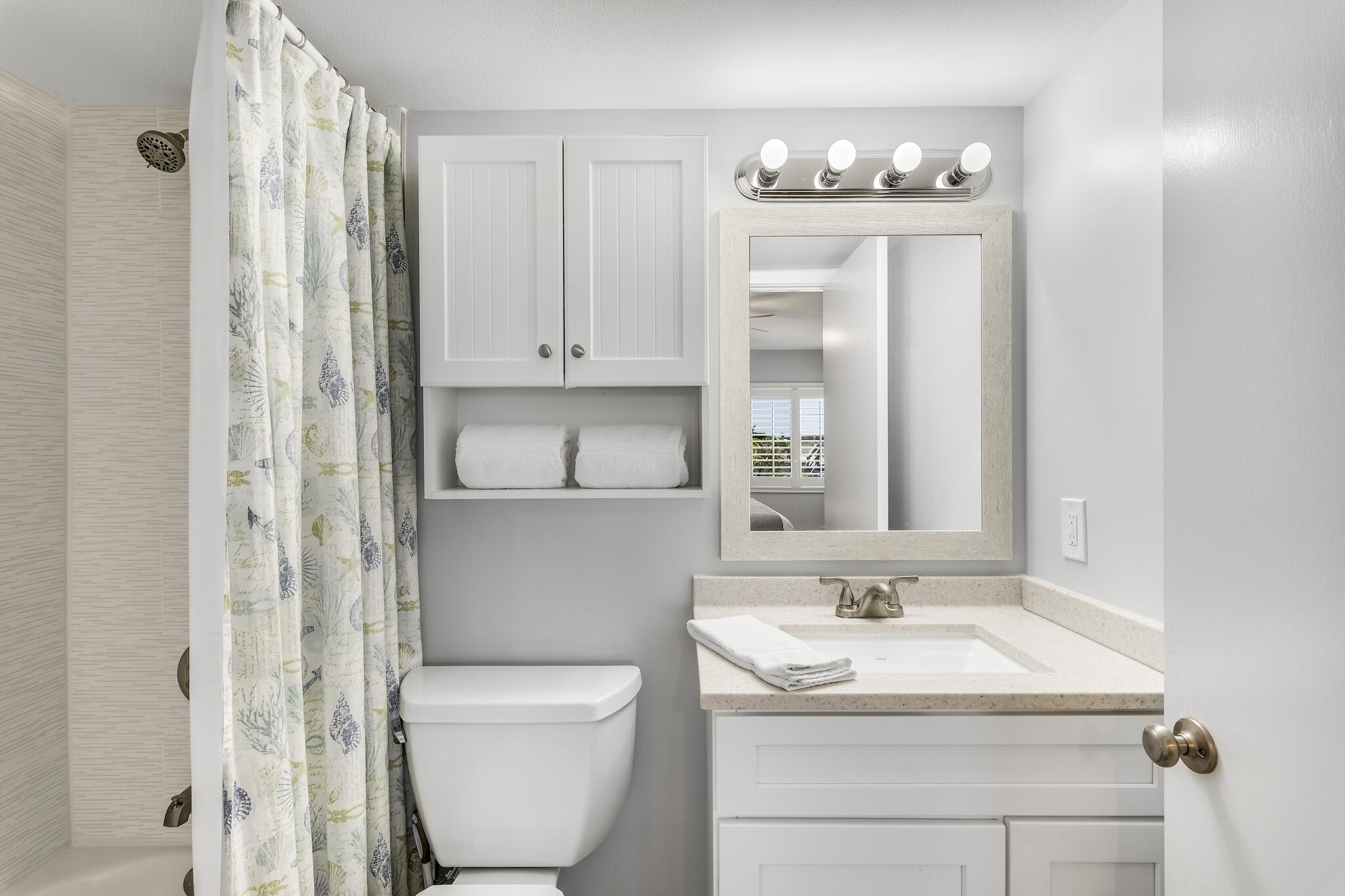 HOLIDAY SURF & RACQUET CLUB - Residential