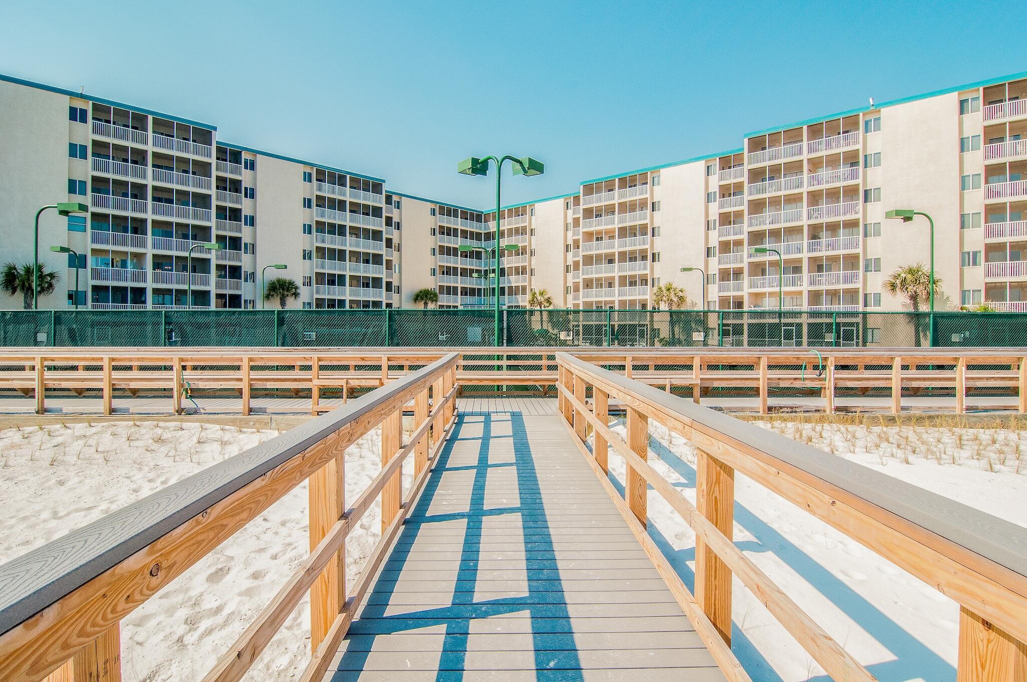 HOLIDAY SURF & RACQUET CLUB - Residential