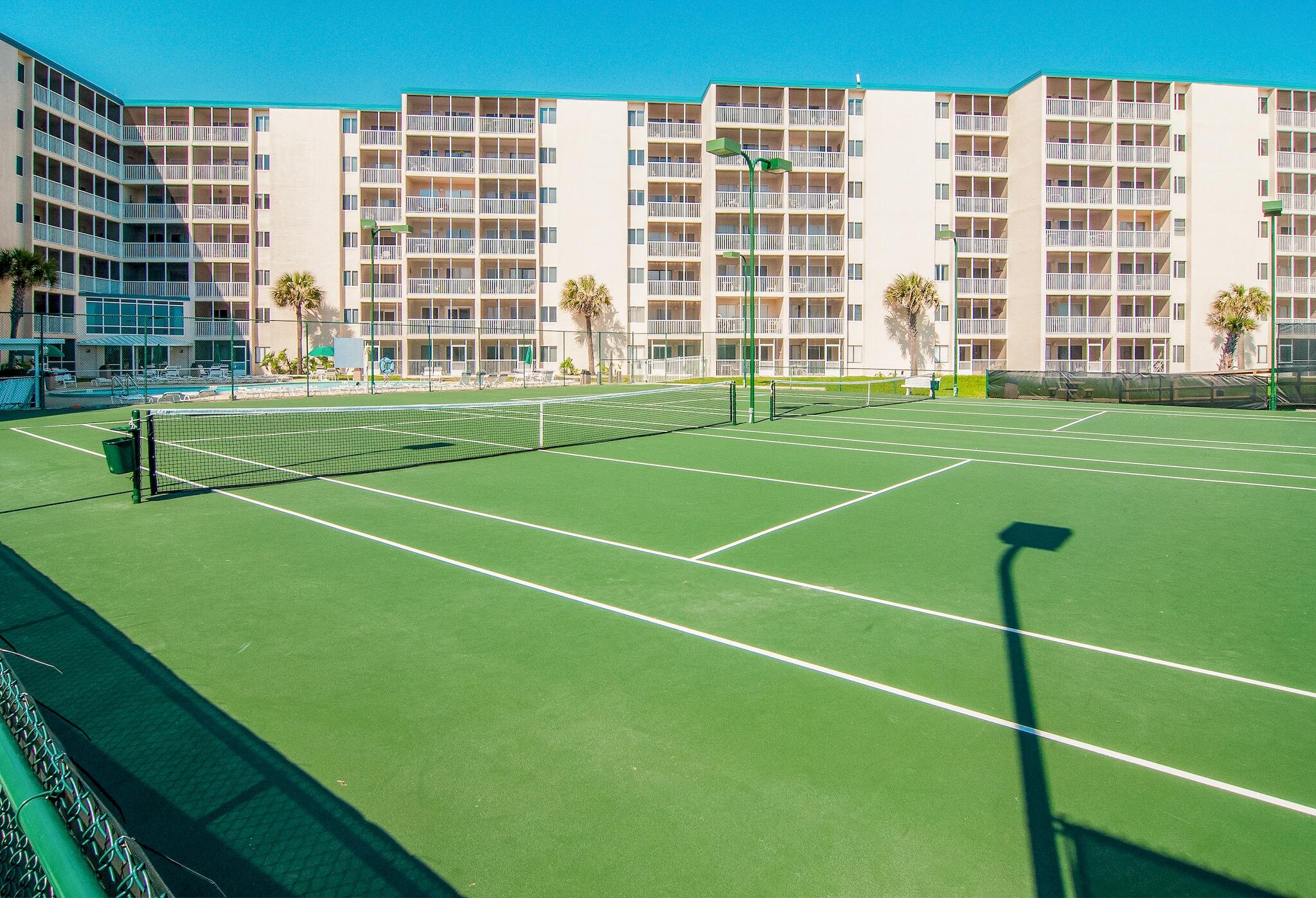 HOLIDAY SURF & RACQUET CLUB - Residential