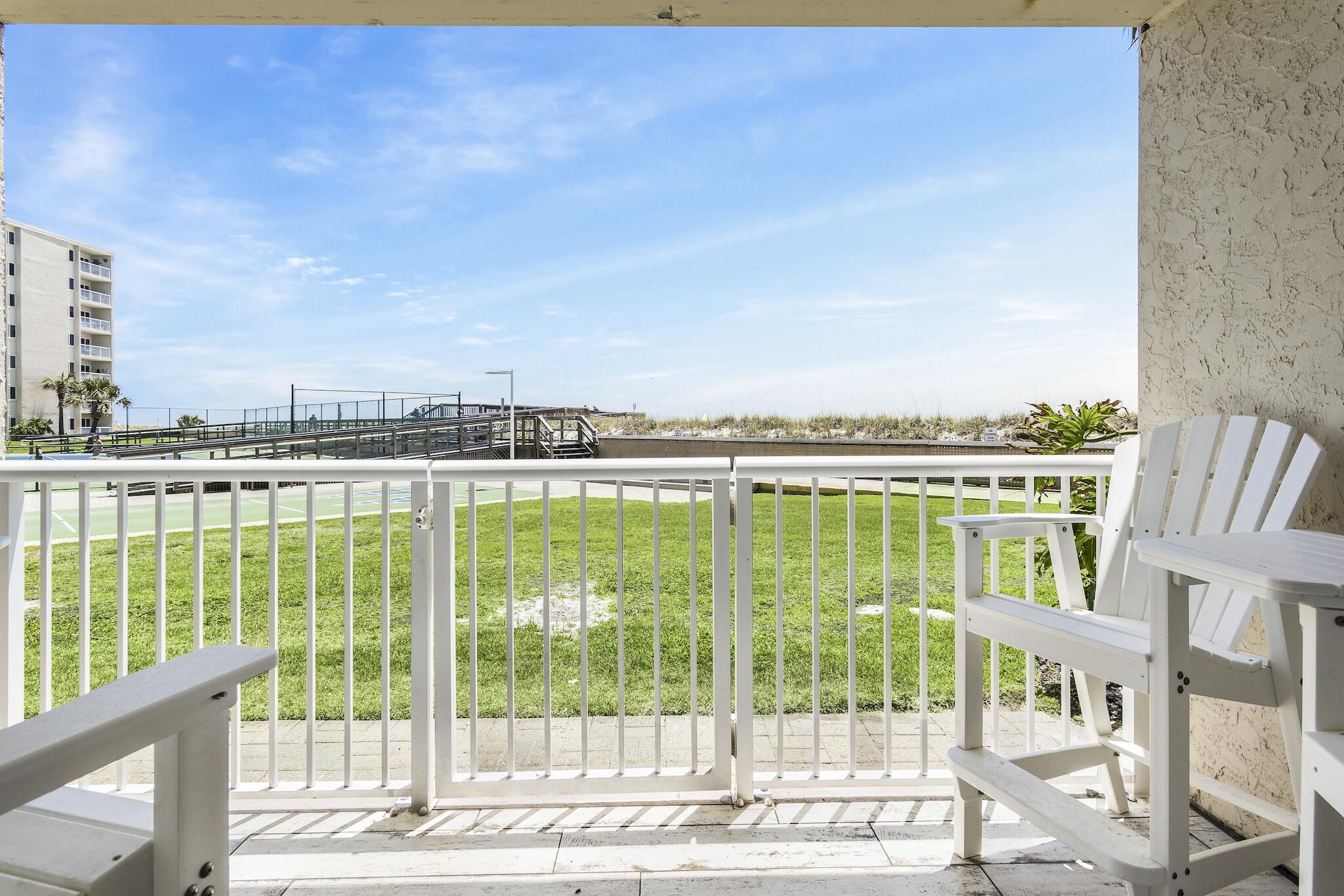 HOLIDAY SURF & RACQUET CLUB - Residential