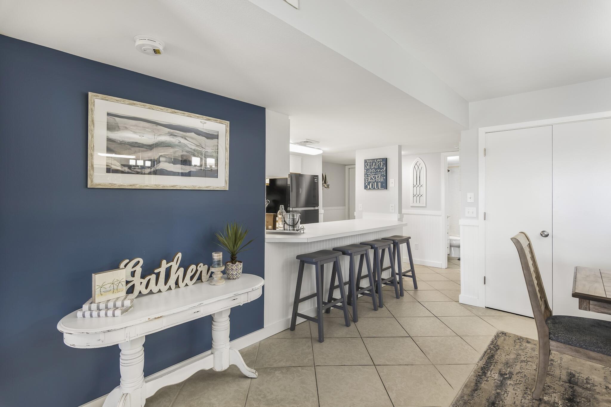 HOLIDAY SURF & RACQUET CLUB - Residential