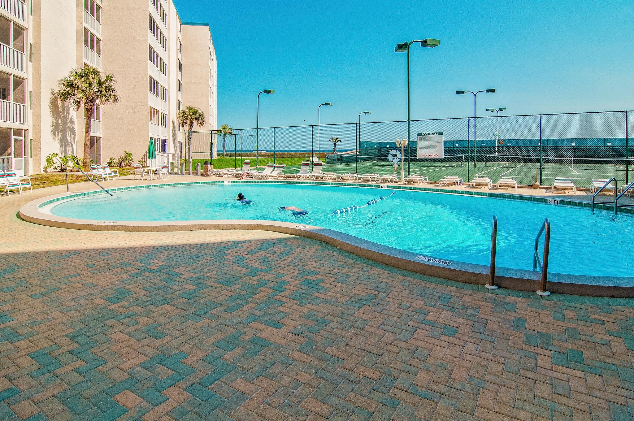 HOLIDAY SURF & RACQUET CLUB - Residential