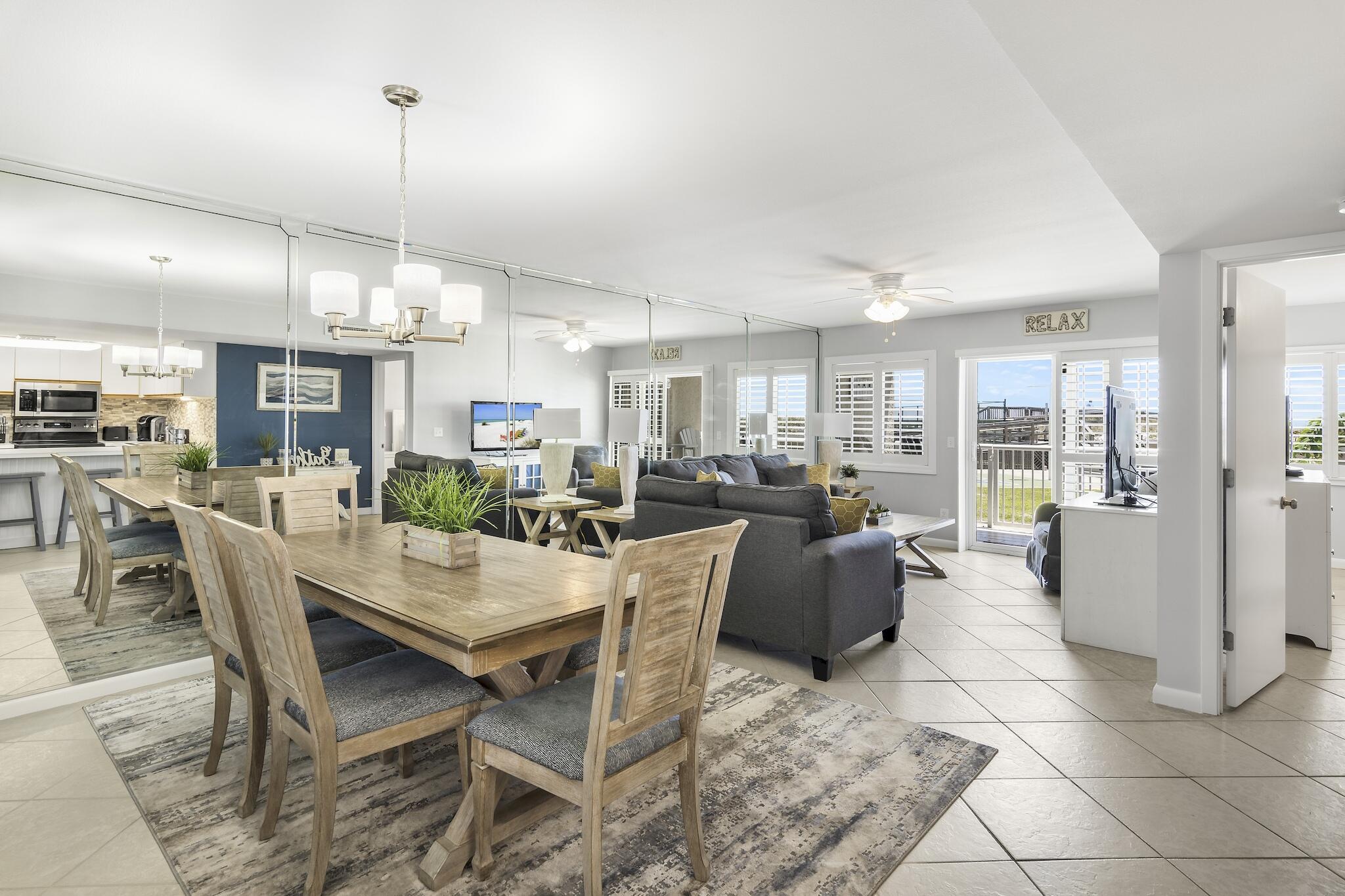 HOLIDAY SURF & RACQUET CLUB - Residential