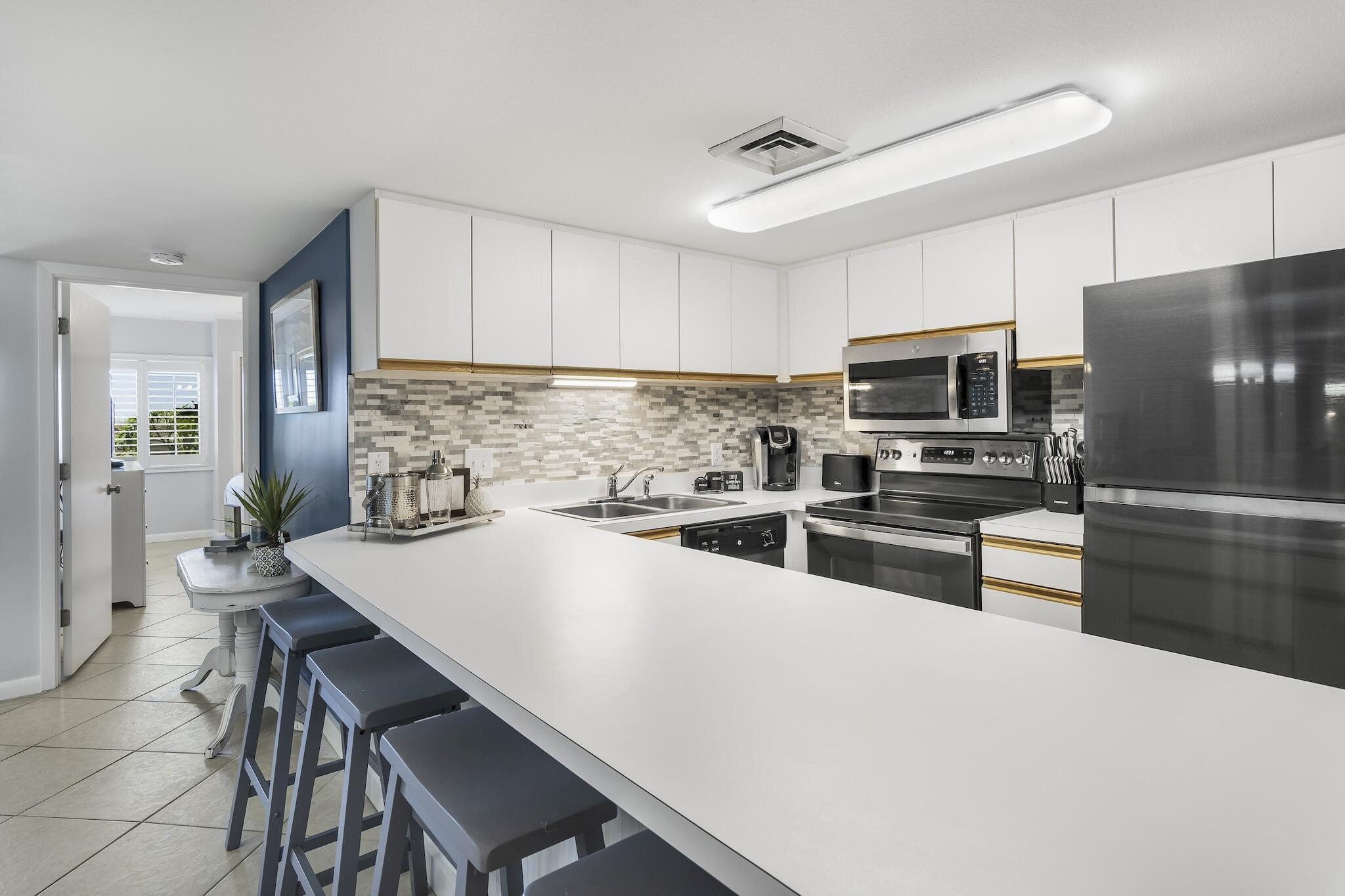 HOLIDAY SURF & RACQUET CLUB - Residential