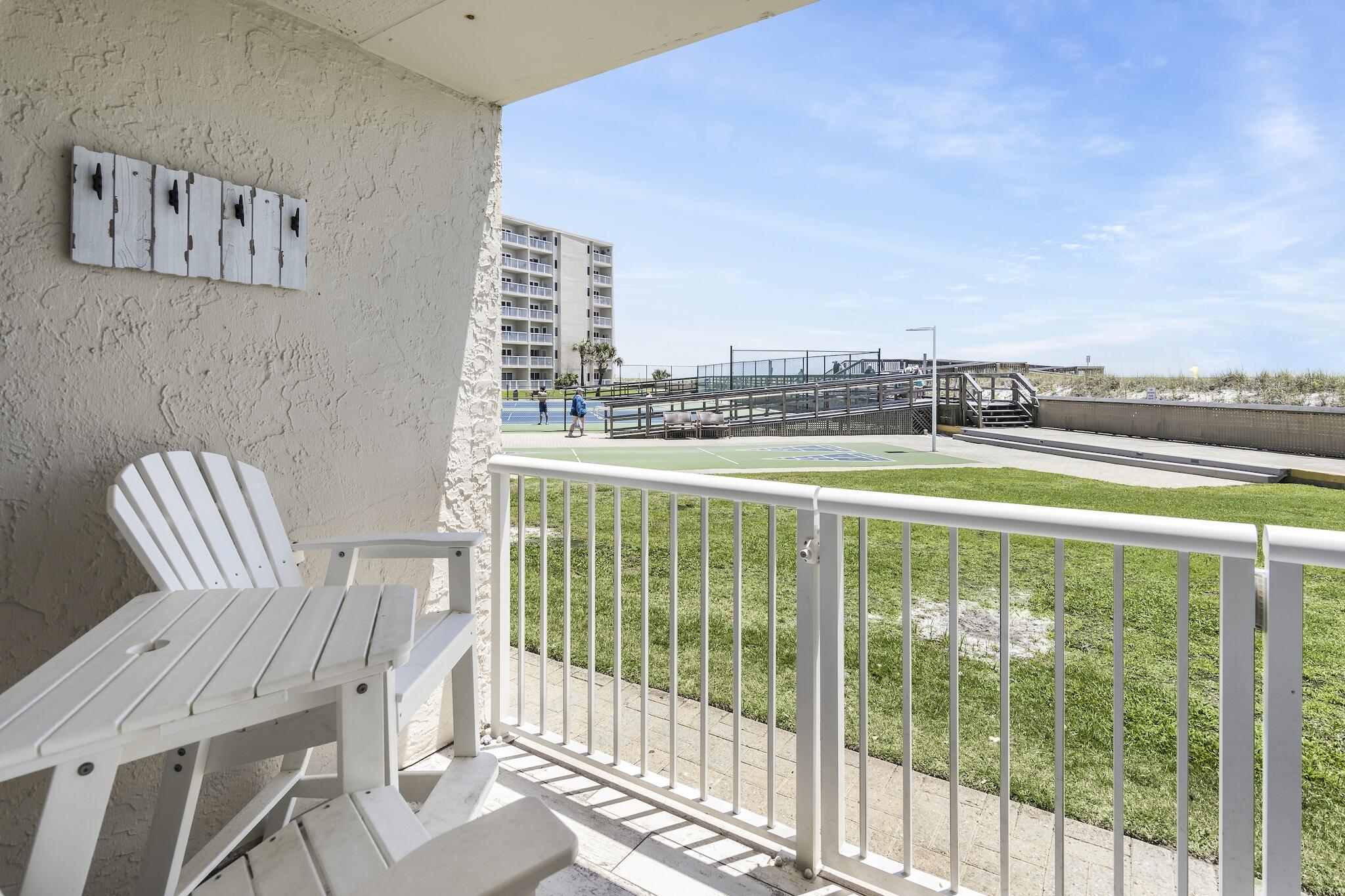 HOLIDAY SURF & RACQUET CLUB - Residential