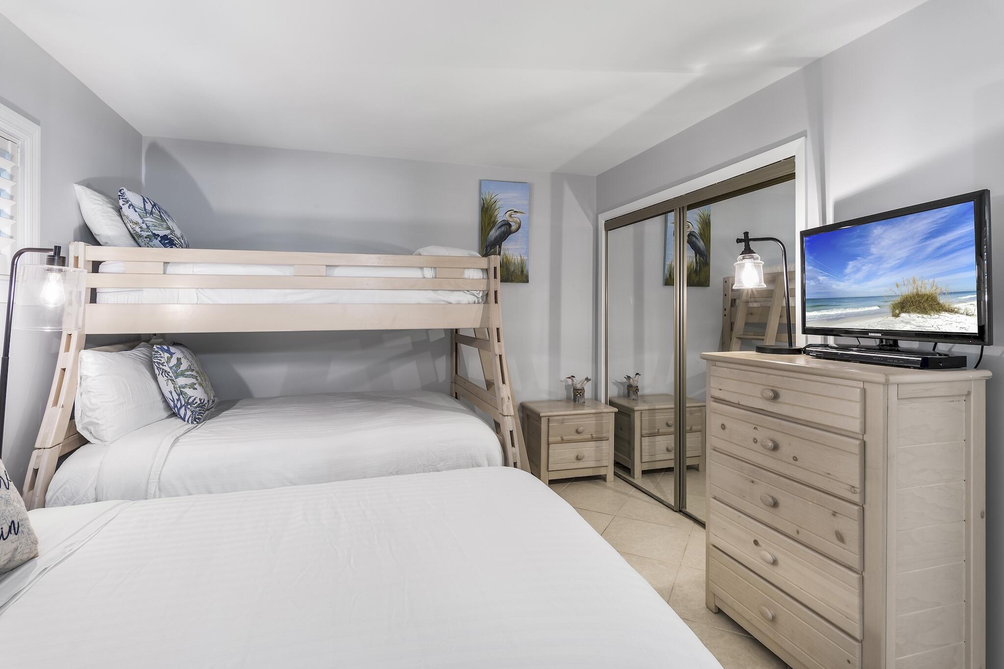 HOLIDAY SURF & RACQUET CLUB - Residential