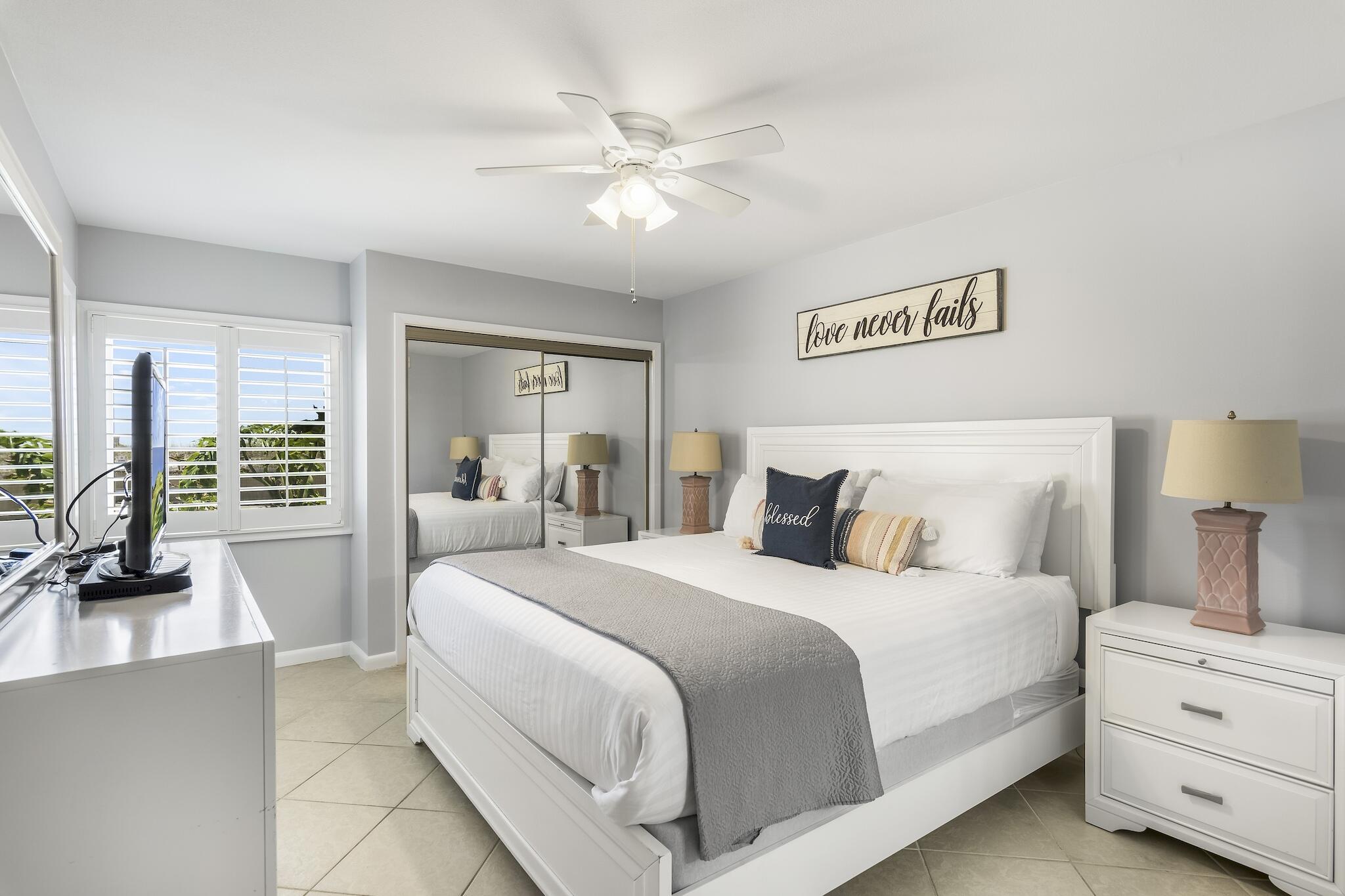 HOLIDAY SURF & RACQUET CLUB - Residential