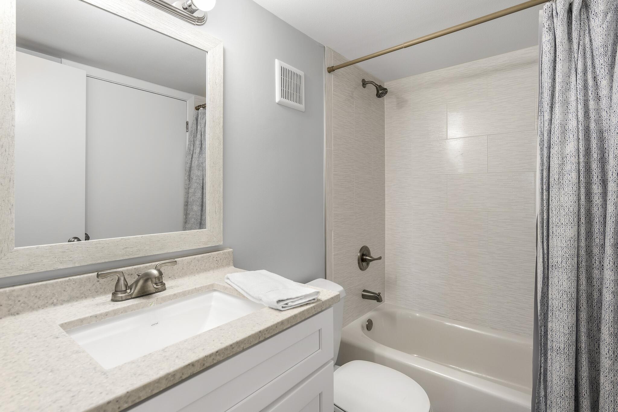 HOLIDAY SURF & RACQUET CLUB - Residential