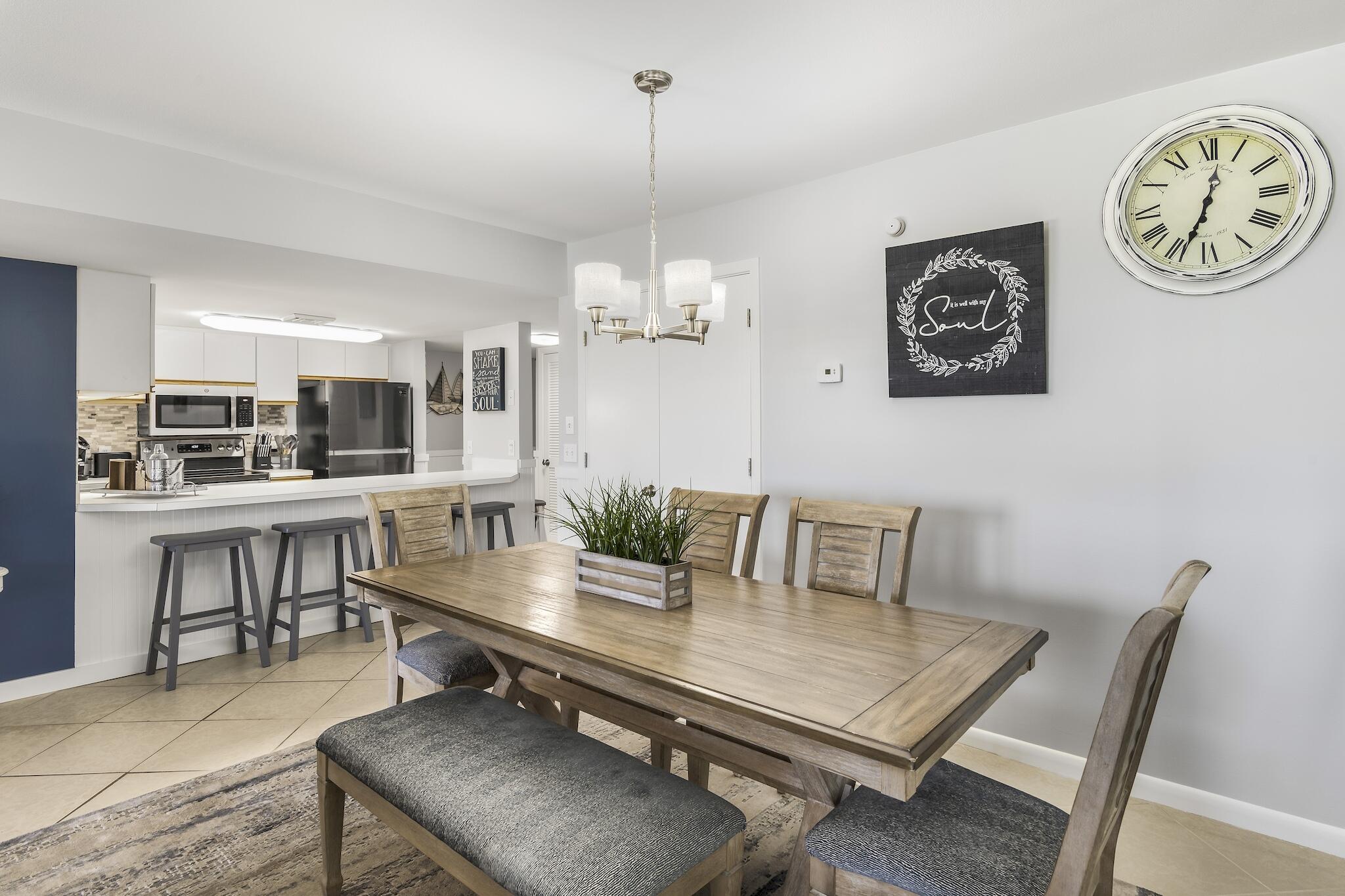 HOLIDAY SURF & RACQUET CLUB - Residential