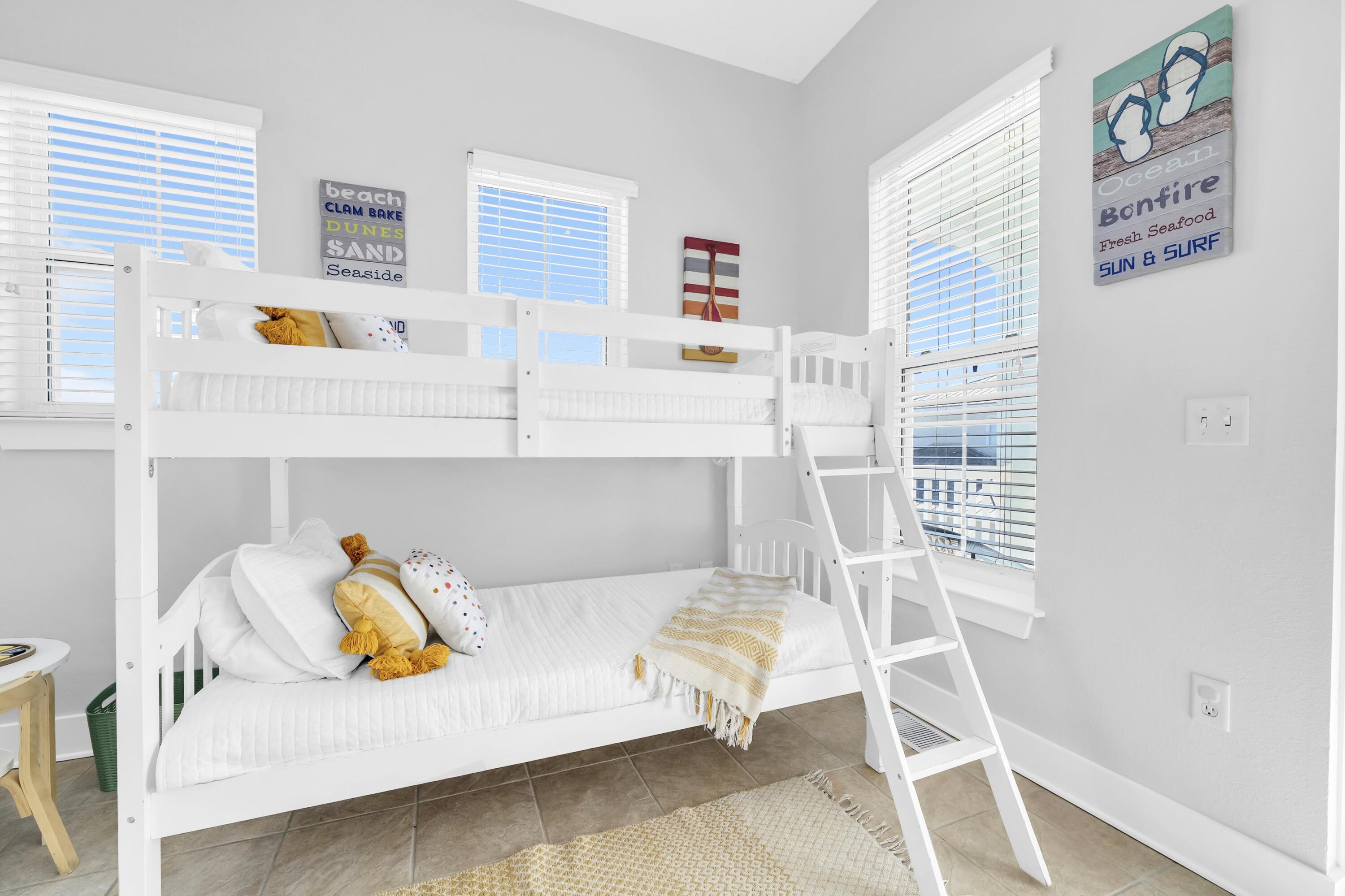 CASA DEL MAR - Residential