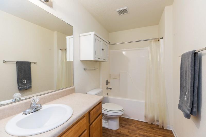 QUAIL LAKE - Residential