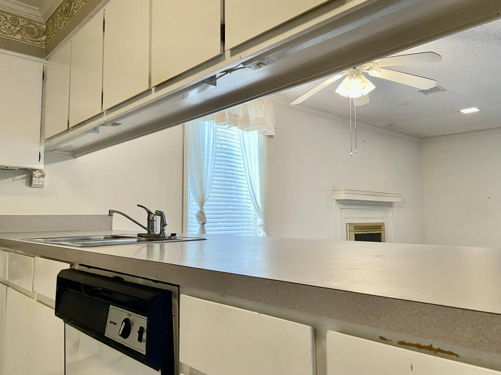 PINE SHORES - Residential