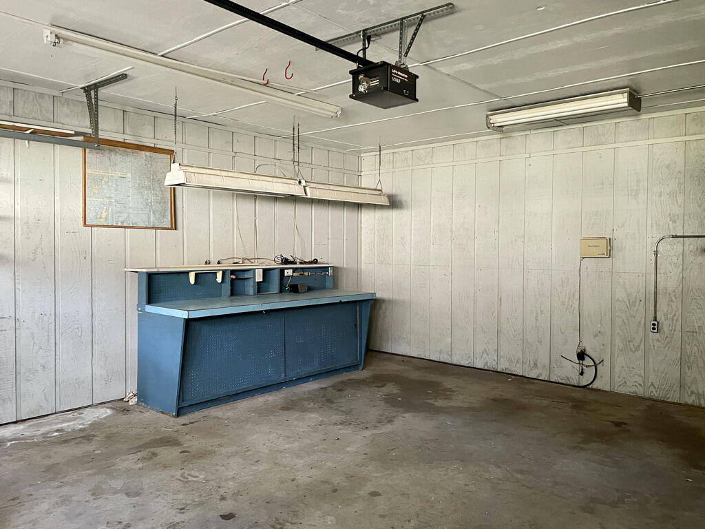 PINE SHORES - Residential