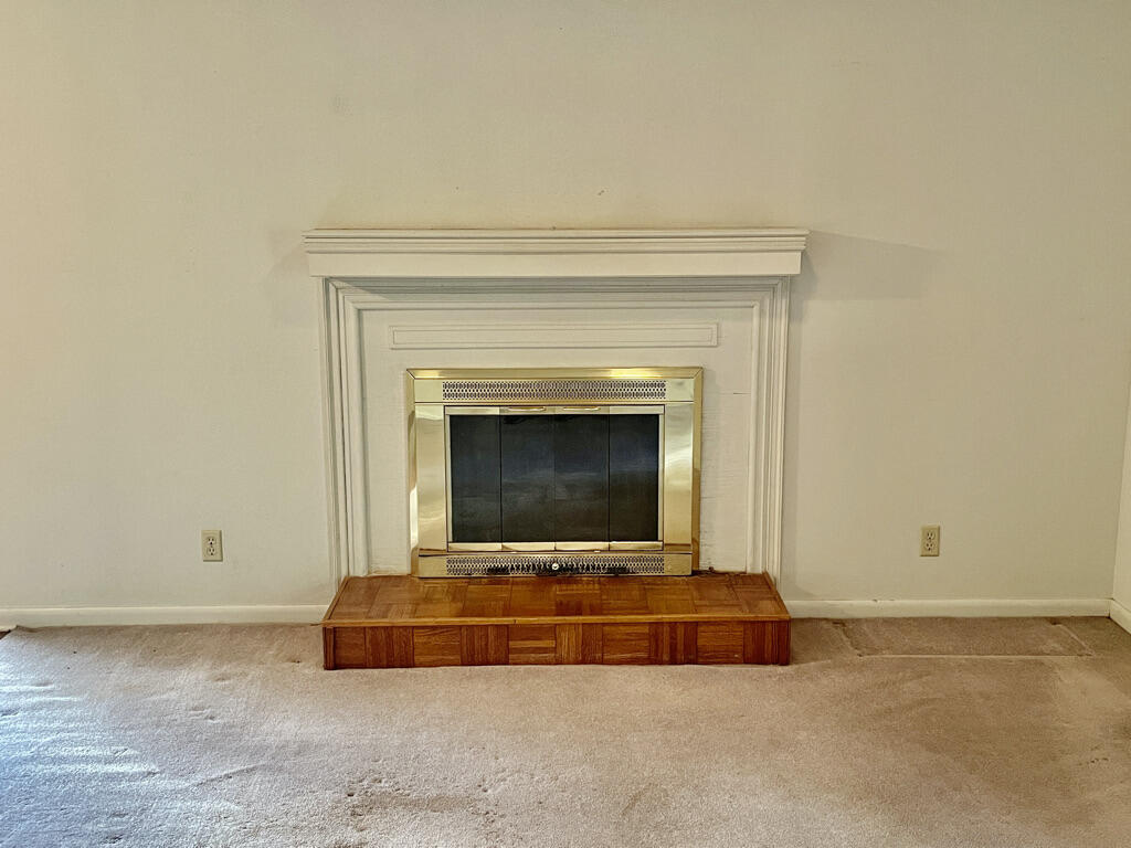 PINE SHORES - Residential