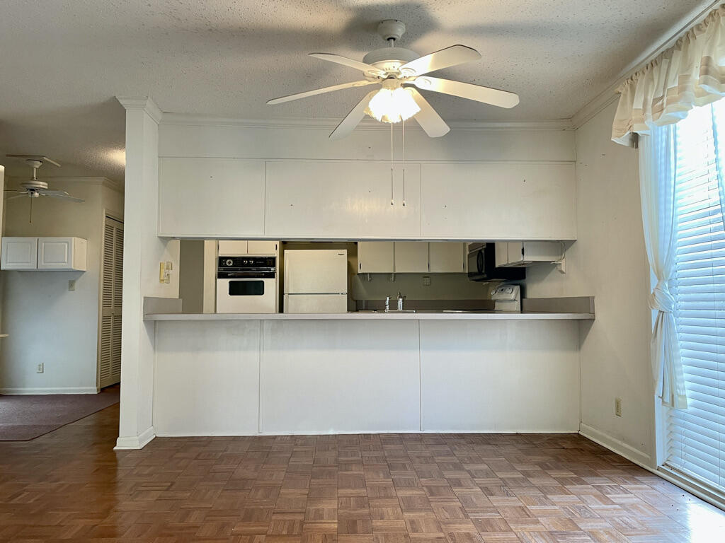 PINE SHORES - Residential