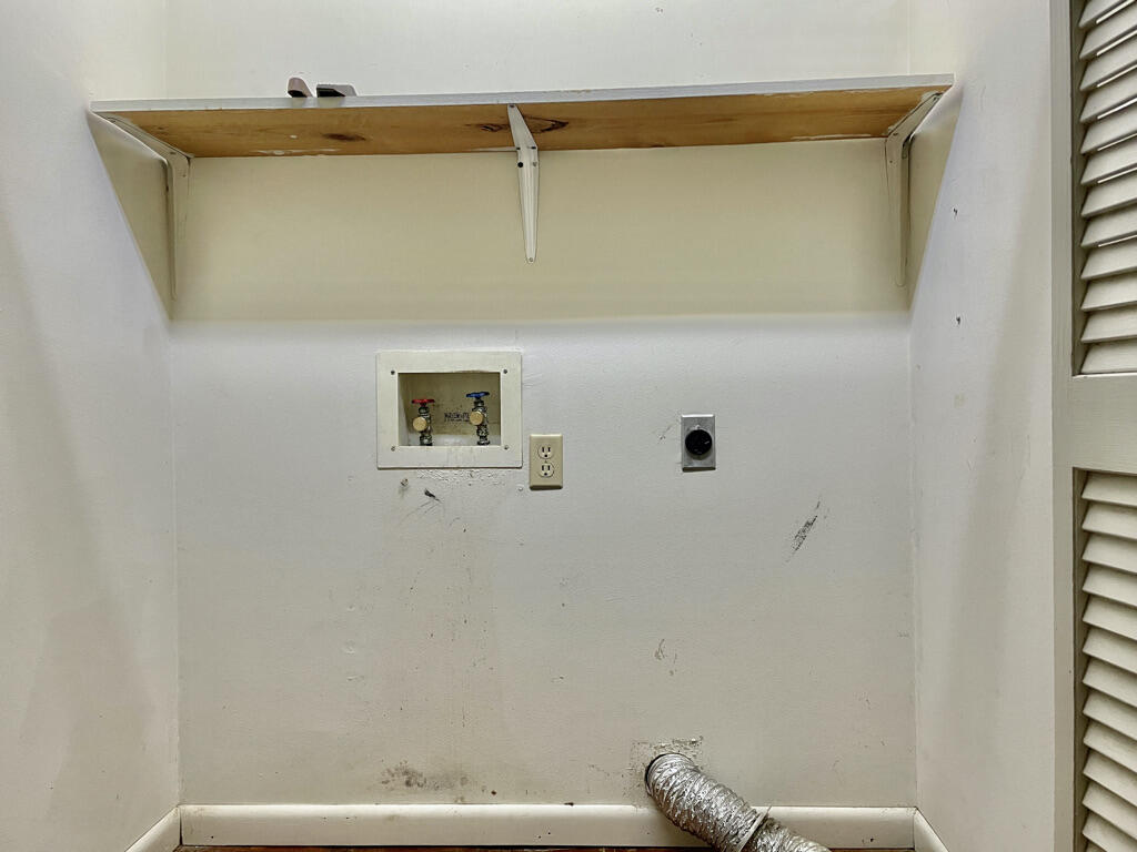 PINE SHORES - Residential