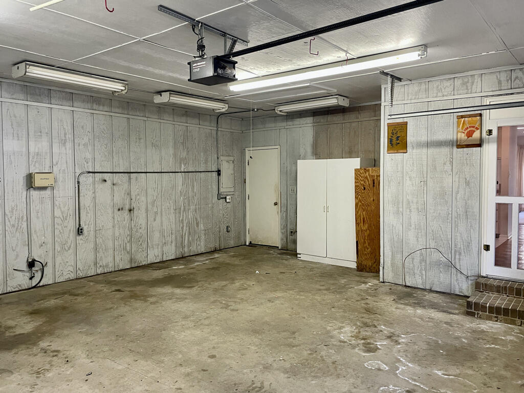 PINE SHORES - Residential