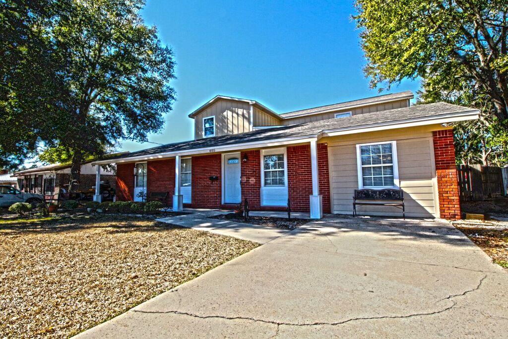 CAROL ANNE MANOR - Residential